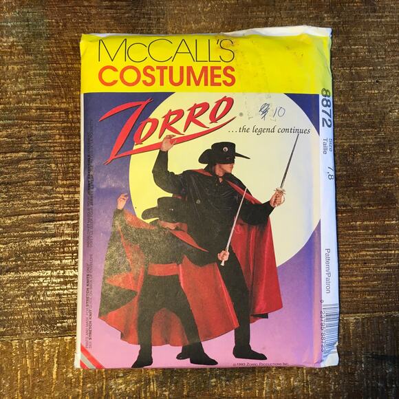 McCalls Sewing Pattern 8872 Boys Legend of Zorro Costume Mask Cape 7-8 UNCUT - Picture 1 of 2
